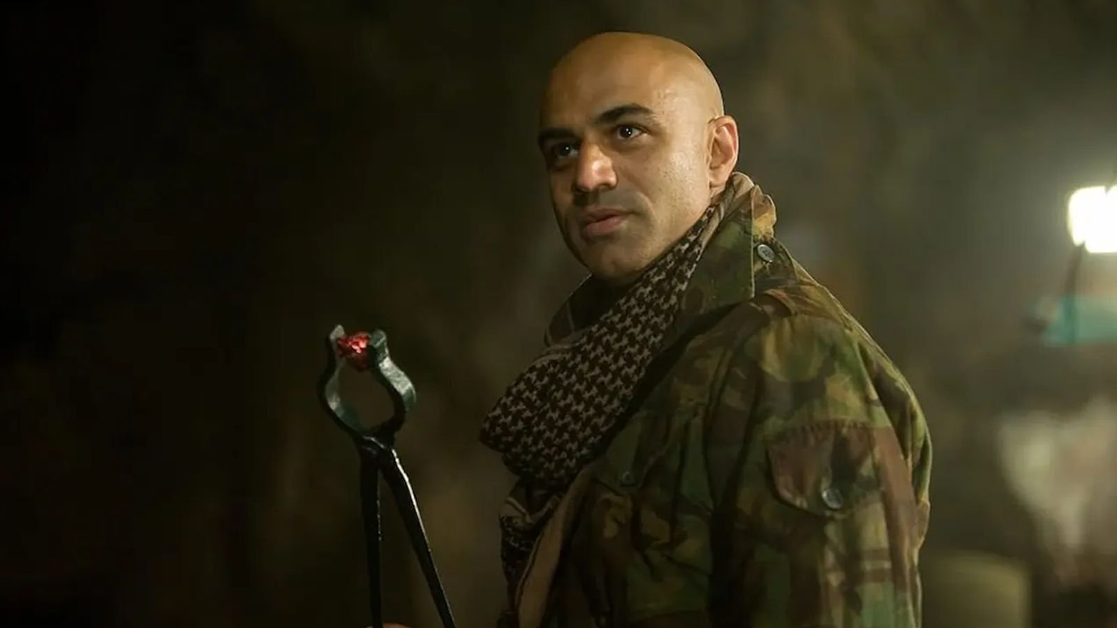 Faran Tahir in una scena