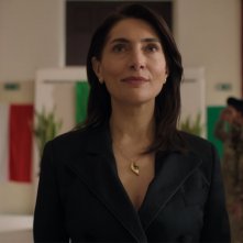 N.E.E.T.: Caterina Murino in una scena con l'esercito