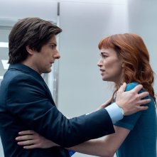 Scissione. Adam Scott e Britt Lower in una scena della seconda stagione.