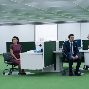 Scissione. Tramell Tillman, Alia Shawkat, Stefano Carannante e Bob Balaban in una scena della seconda stagione.