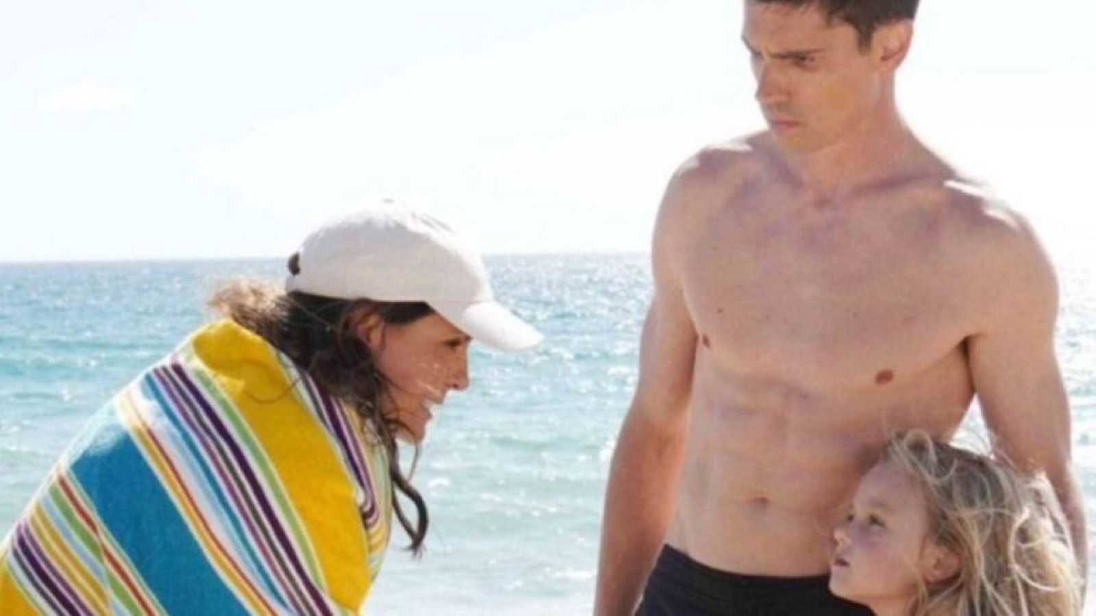 Sheila Finn e kelly sulla spiaggia