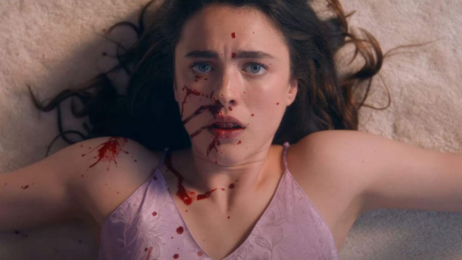 The Substance: Margaret Qualley in una scena