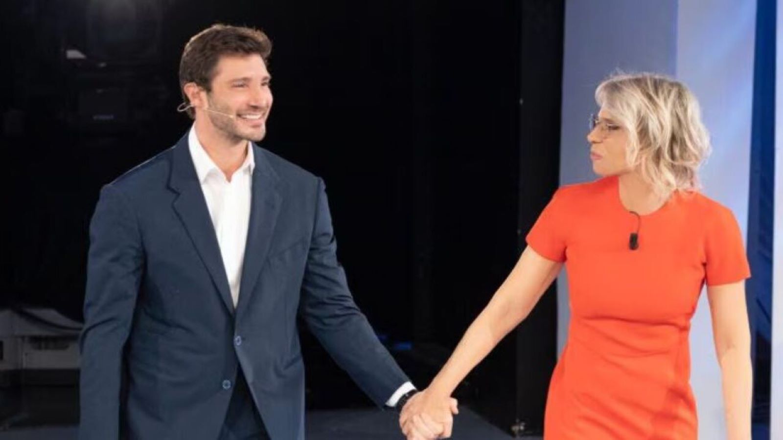 Maria de Filippi e Stefano De Martino negli studi di C'è Posta per te