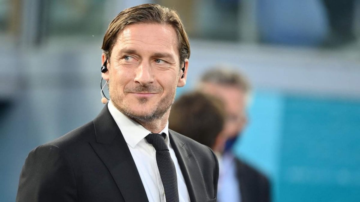 Francesco Totti risponde a Timothée Chalamet: "Ti prometto che vedrò il tuo grande film, sempre forza Roma"