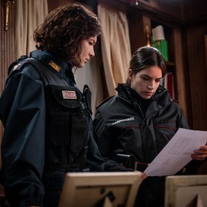 Black Out. Aurora Ruffino e Adele Dezi in una scena della seconda stagione.