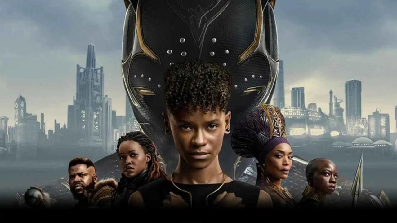 Immagine da poster di Black Panther: Wakanda Forever.