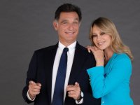 Anna Falchi sviene in diretta a I Fatti Vostri, Tiberio Timperi la sostiene e poi sdrammatizza: 'È l'età'