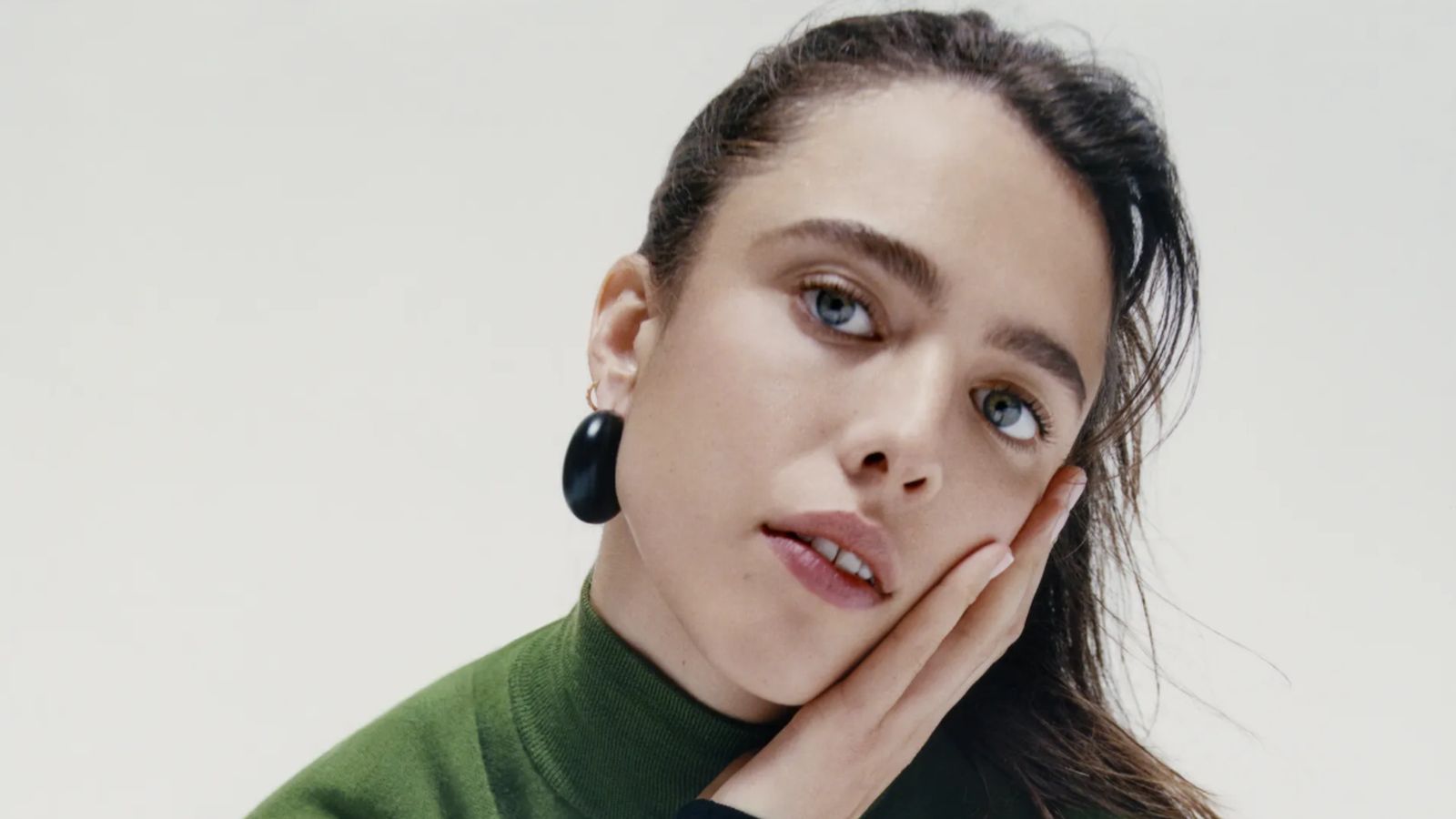 Un primo piano di Margaret Qualley