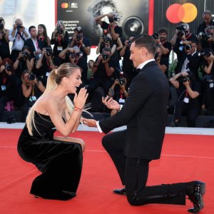 Alessandro Basciano e Sophie Codegoni sul red carpet di Venezia