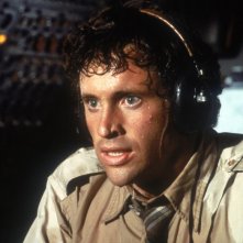 L'aereo più pazzo del mondo: Robert Hays in una scena del film