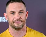 Tom Hardy, Pierce Brosnan ed Helen Mirren sul set della nuova serie crime di Guy Ritchie (FOTO)