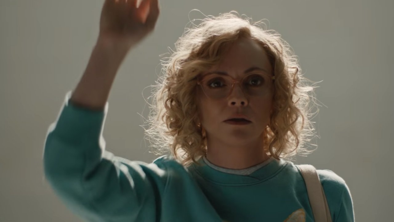 Una foto di Christina Ricci nella serie