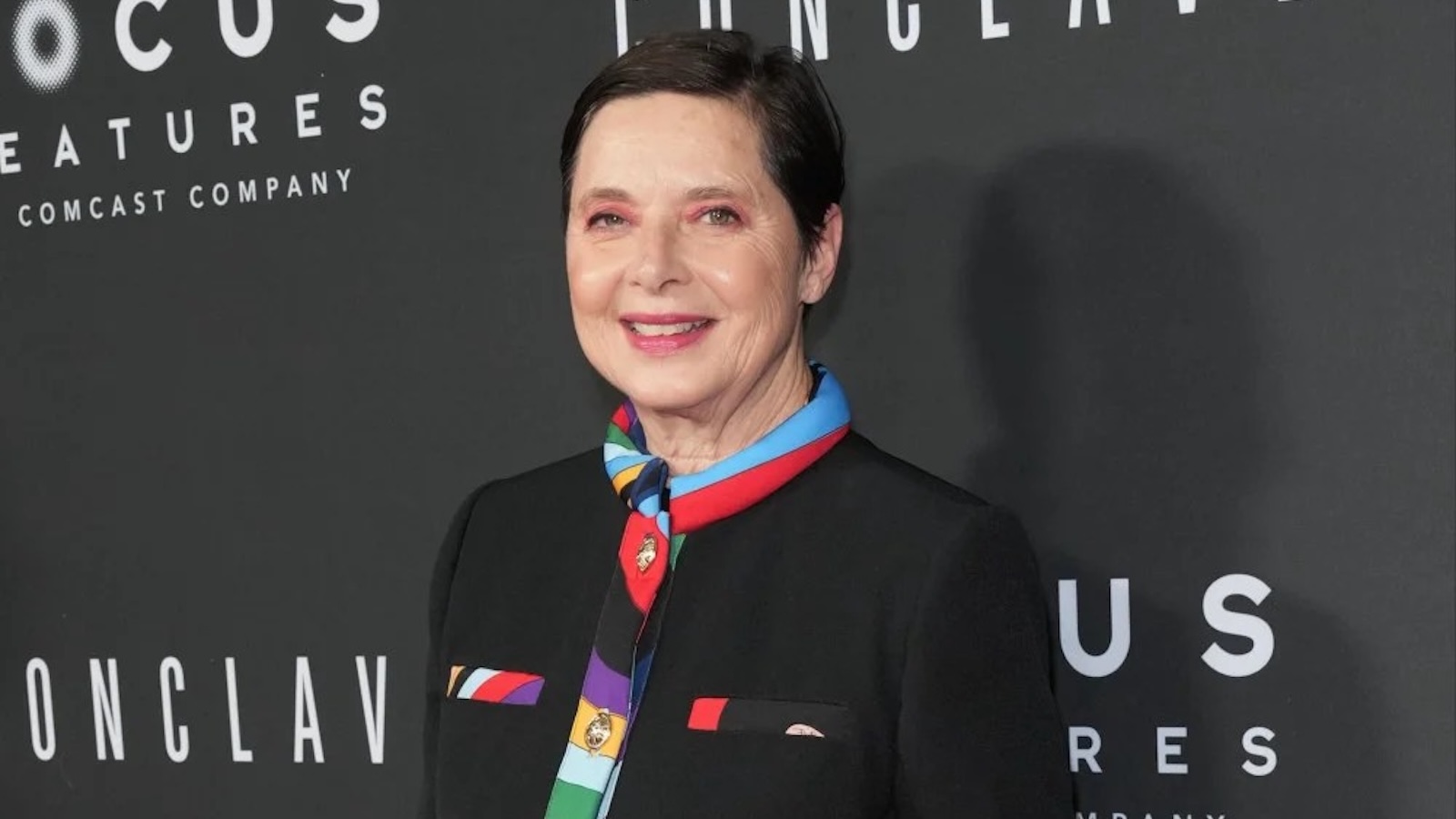 Isabella Rossellini sul red carpet di Conclave