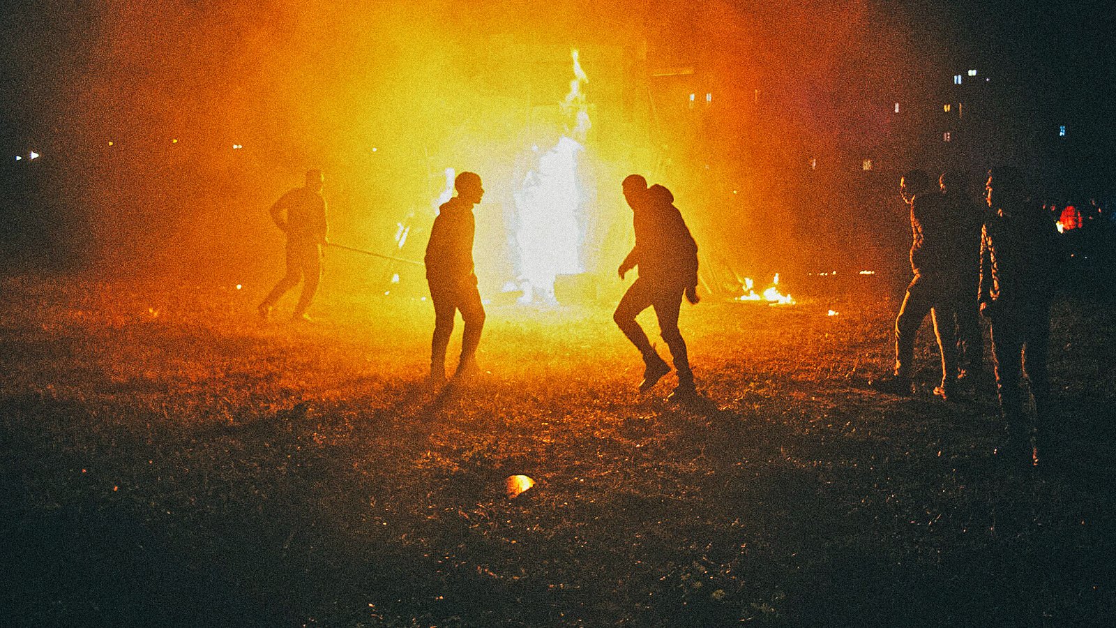 Francesco Vaccaro, Francesco Scarriglia, Enrico Scerra e Antonio Cita in una scena del documentario