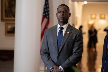 Paradise Sterling K Brown Scena Serie Tv Disney Plus