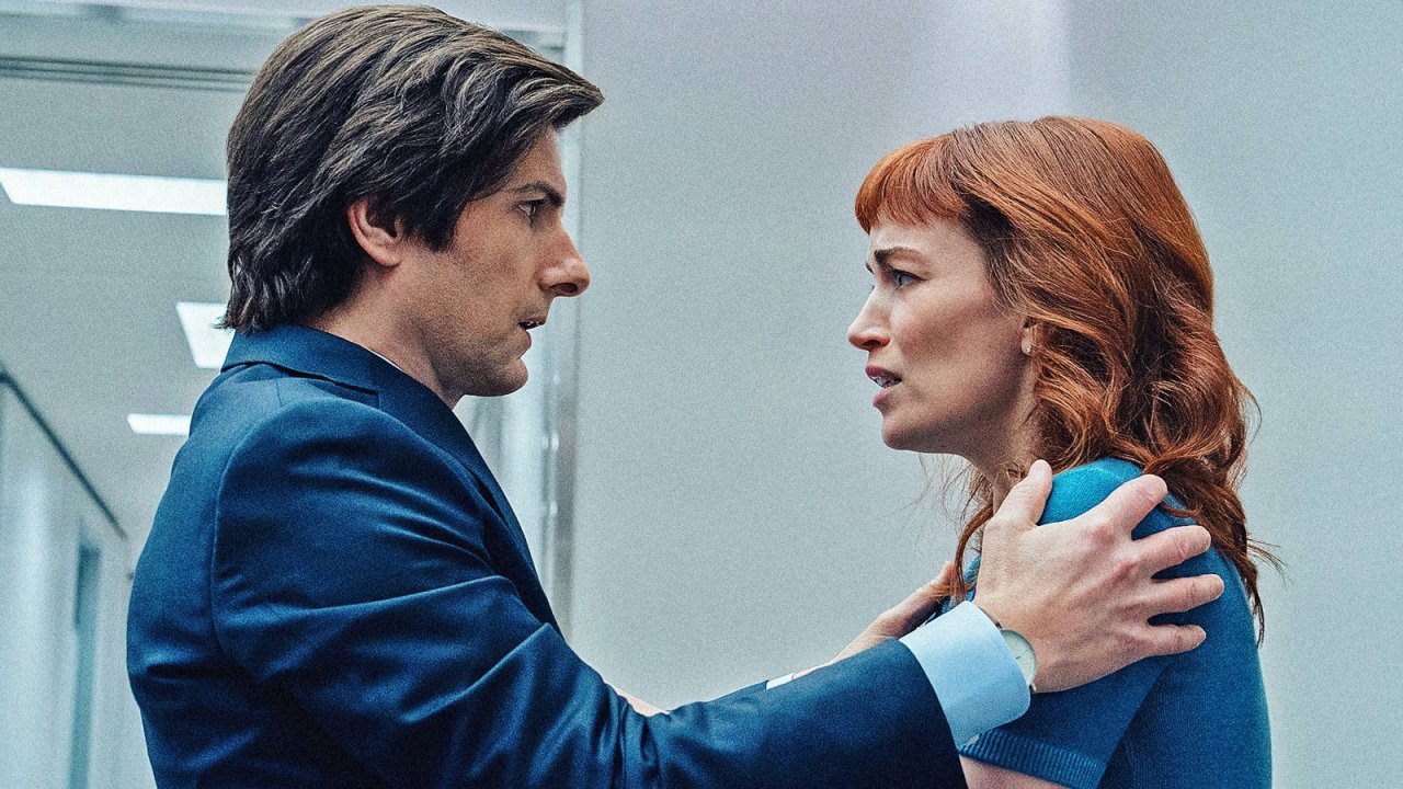 Adam Scott e Britt Lower in Scissione 2.