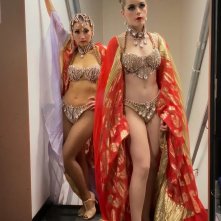 The Last Showgirl: Kiernan Shipka e Brenda Song sul set