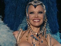 Pamela Anderson: 'Sylvester Stallone mi ha offerto una Porsche per essere la sua ragazza n.1'