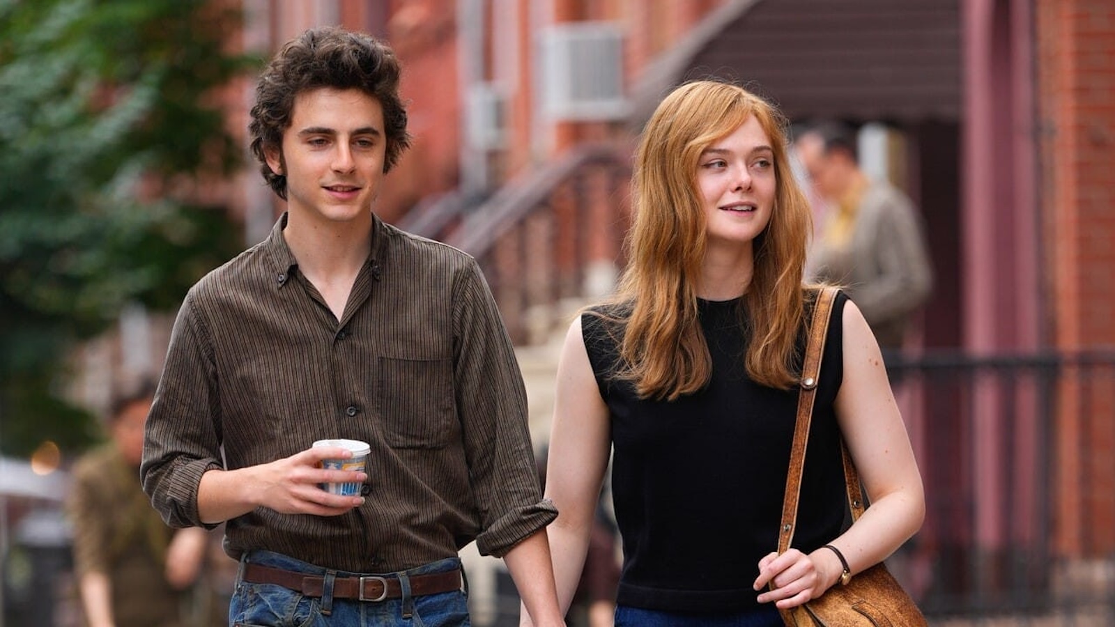 Timothee Chalamet e Elle Fanning in una scena da A Complete Unknown