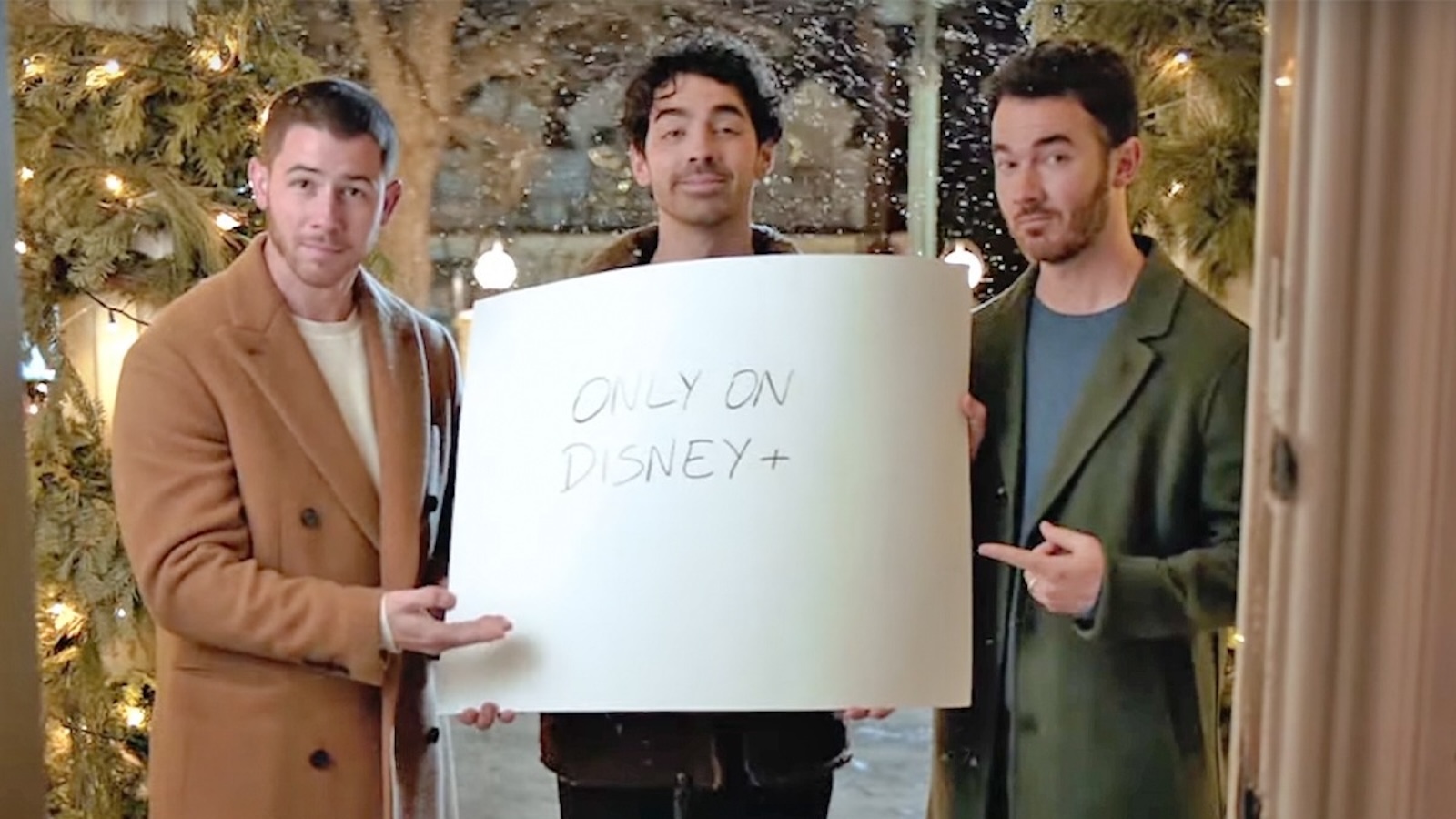 I Jonas Brothers nel promo Disney+