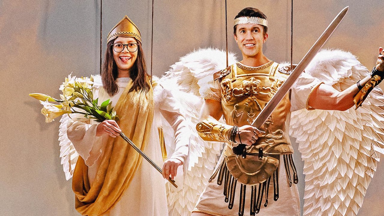 Charlotte Nicdao e Rob McElhenney sono i protagonisti di Mythic Quest 4