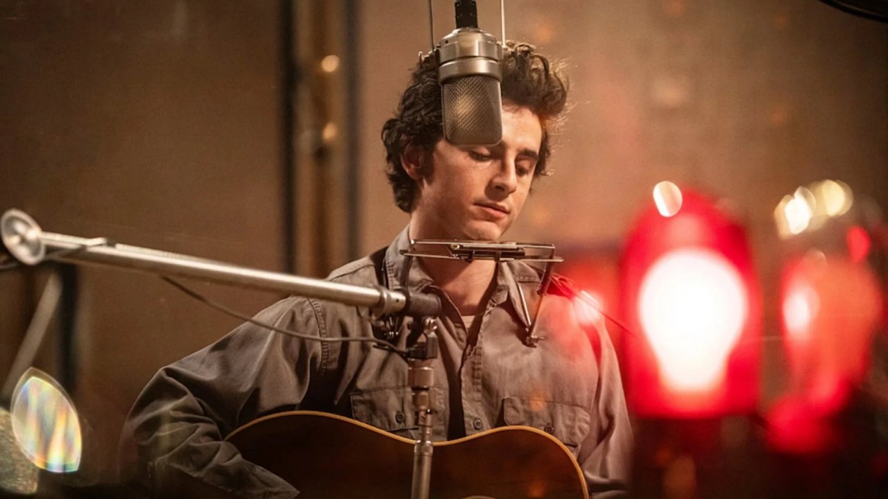 Timothee Chalamet nel ruolo di Bob Dylan