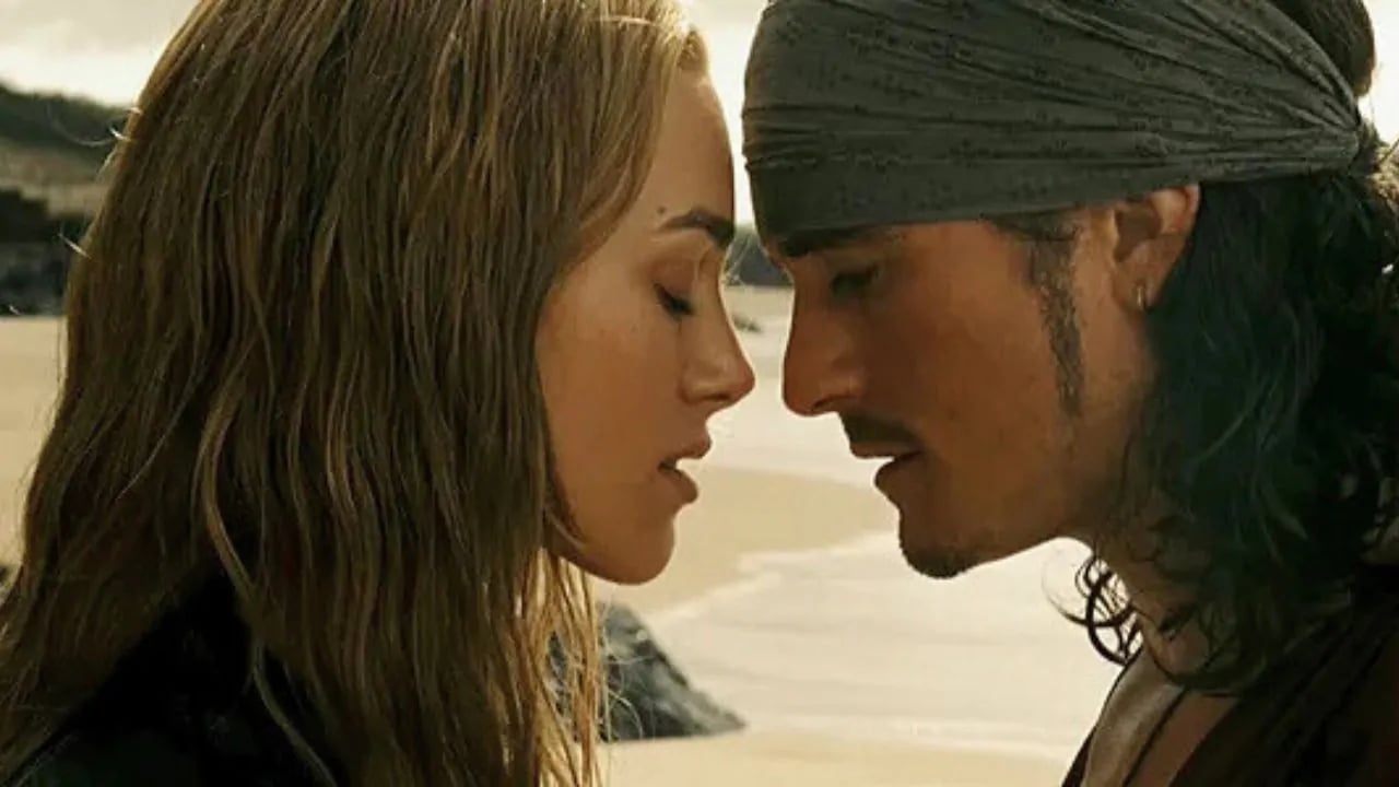 Profili di Keira Knightley e Orlando Bloom in una scena di Pirati dei Caraibi