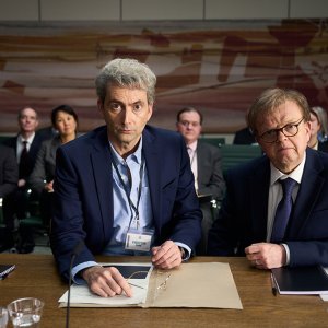 David Tennant e Toby Jones in The Hack