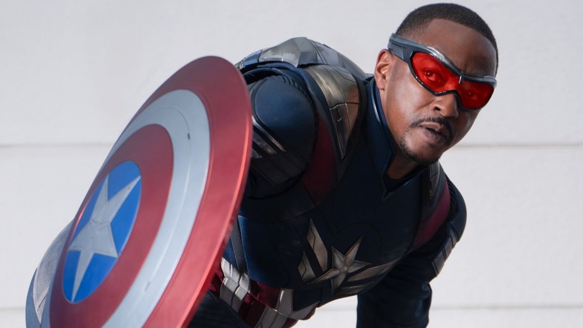 Anthony Mackie svela il futuro nel MCU del suo Captain America dopo Brave New World