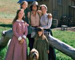 La casa nella prateria: la nuova famiglia Ingalls svelata da Netflix nelle foto del reboot