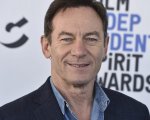 The White Lotus 3, Jason Isaacs: 'Nelle scene intime puzzavamo tutti per colpa del caldo record'
