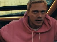 Bill Skarsgård torturato in un SUV da Anthony Hopkins nel trailer di Locked, prodotto da Sam Raimi