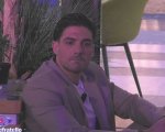 Grande Fratello: Lorenzo Spolverato perde il controllo e lancia una sedia durante la diretta