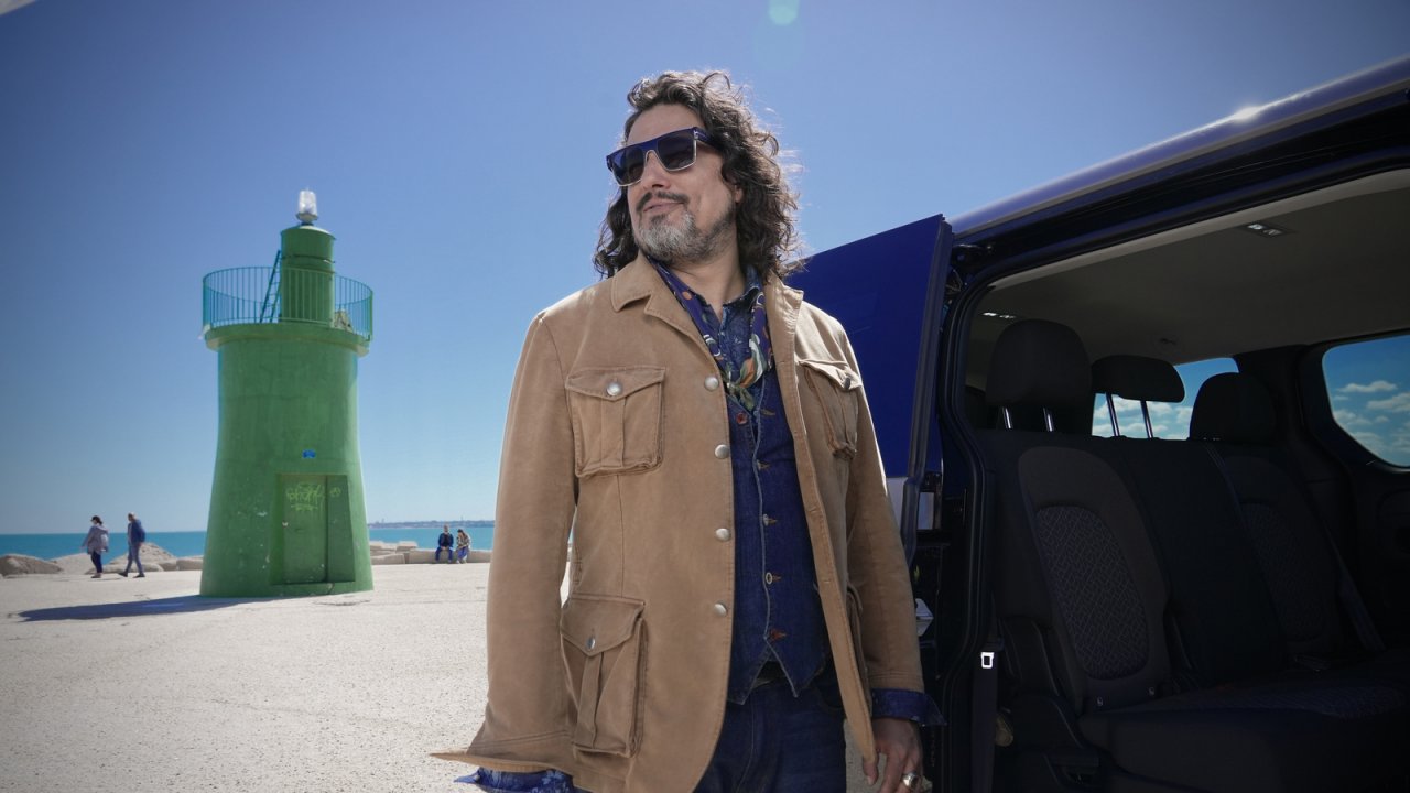 Alessandro Borghese e il van  di 4 Ristoranti a Trani