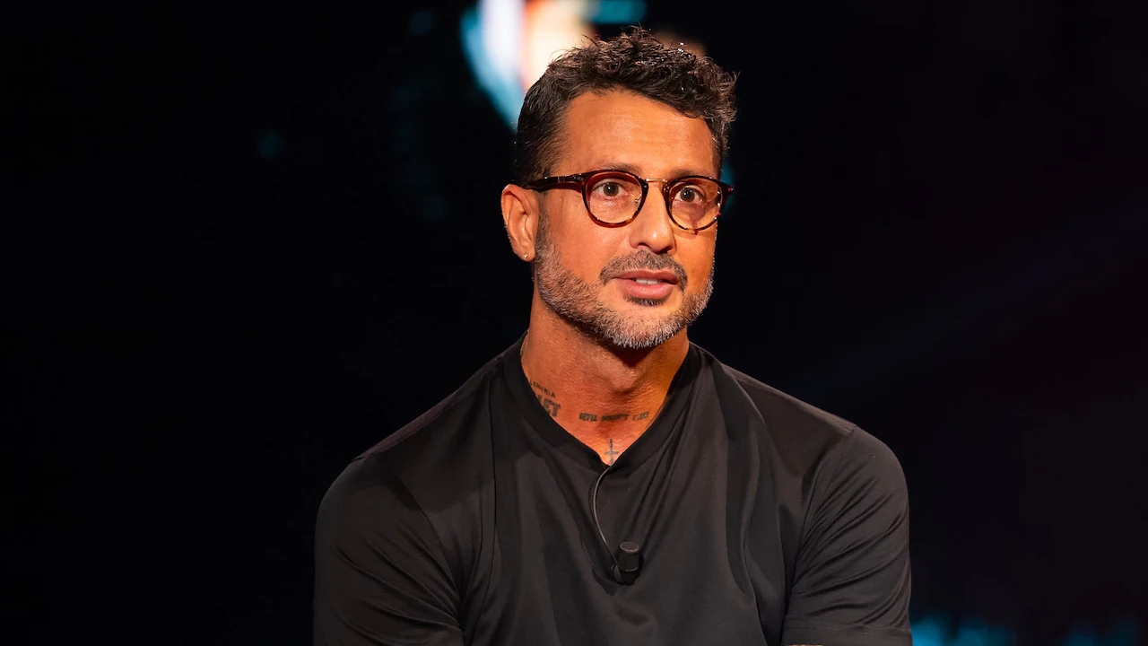 Primo piano di Fabrizio Corona a Belve