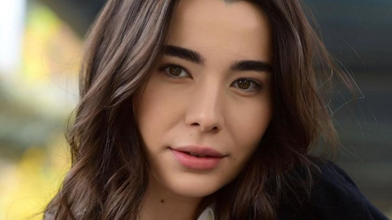 Oylum è interpretata dall'attrice Feyza Sevil Güngör