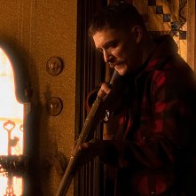 Strange Darling: Kyle Gallner in una sequenza del thriller