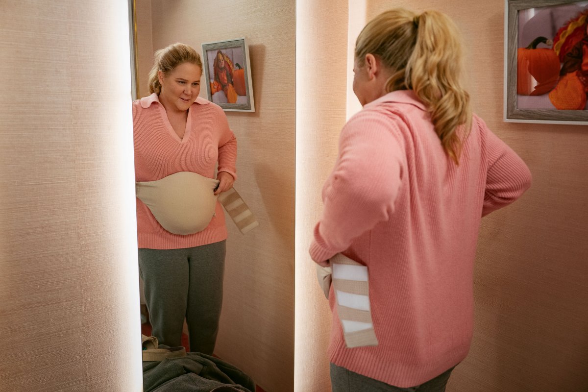 Kinda Pregnant, recensione: Amy Schumer torna con una graffiante commedia sulla maternità