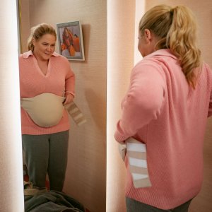 Kinda Pregnant: Amy Schumer in una scena
