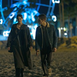 La ragazza di neve. Milena Smit in una scena della seconda stagione.