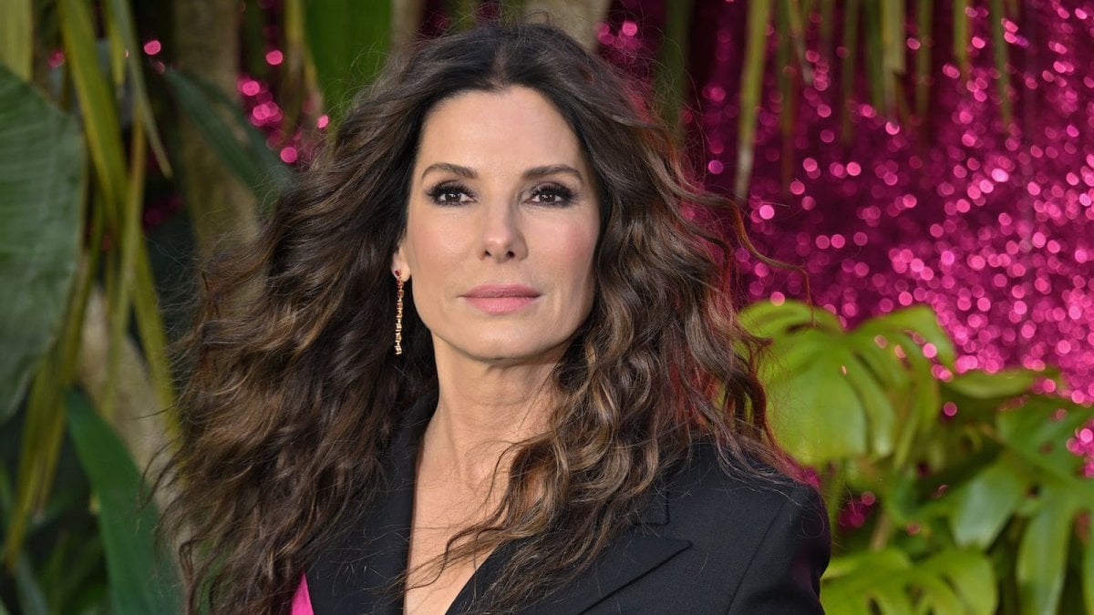 Sandra Bullock preoccupata per la sicurezza della sua famiglia e delle vittime di truffa "Non sono sui social"