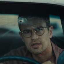 The Monkey: Theo James in un frame del film