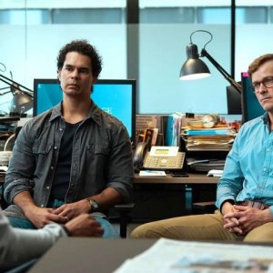 Apple Cider Vinegar. Mark Coles Smith e Matt Nable in una scena della serie.