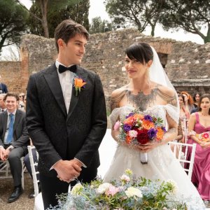 Fatti vedere: Asia Argento in abito da sposa