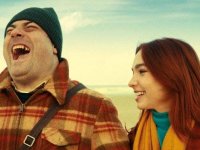 La vita da grandi con Matilda De Angelis sarà il film di chiusura del BIF&amp;ST 2025, ecco il trailer