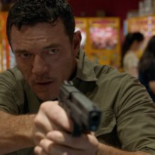 Weekend a Taipei: Luke Evans in una scena del film