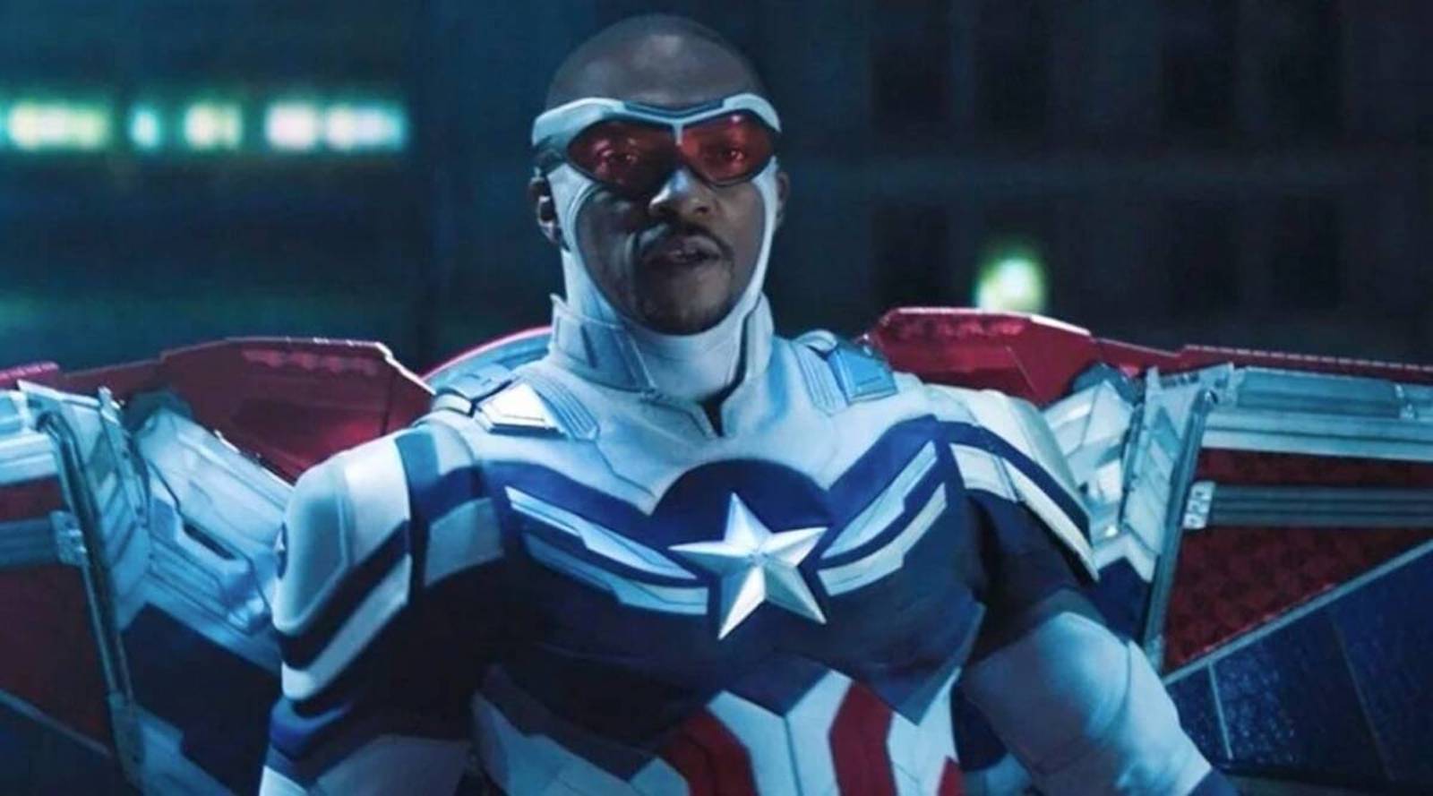 Anthony Mackie nei panni di Captain America in The Falcon and the Winter Soldier