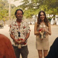 The White Lotus. Walton Goggins e Aimee Lou Wood in una scena della terza stagione.