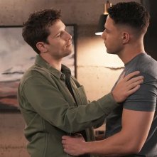 9-1-1: Lone Star. Ronen Rubinstein e Rafael Silva in una scena del finale di serie.