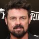 Mortal Kombat 2: il primo poster rivela Karl Urban nei panni di Johnny Cage